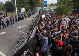 migrants-refugees-hungary-border-horgos